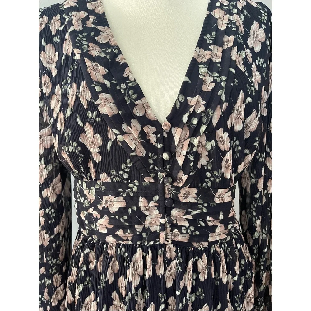 Lulu’s floral dress - Picture 2 of 7